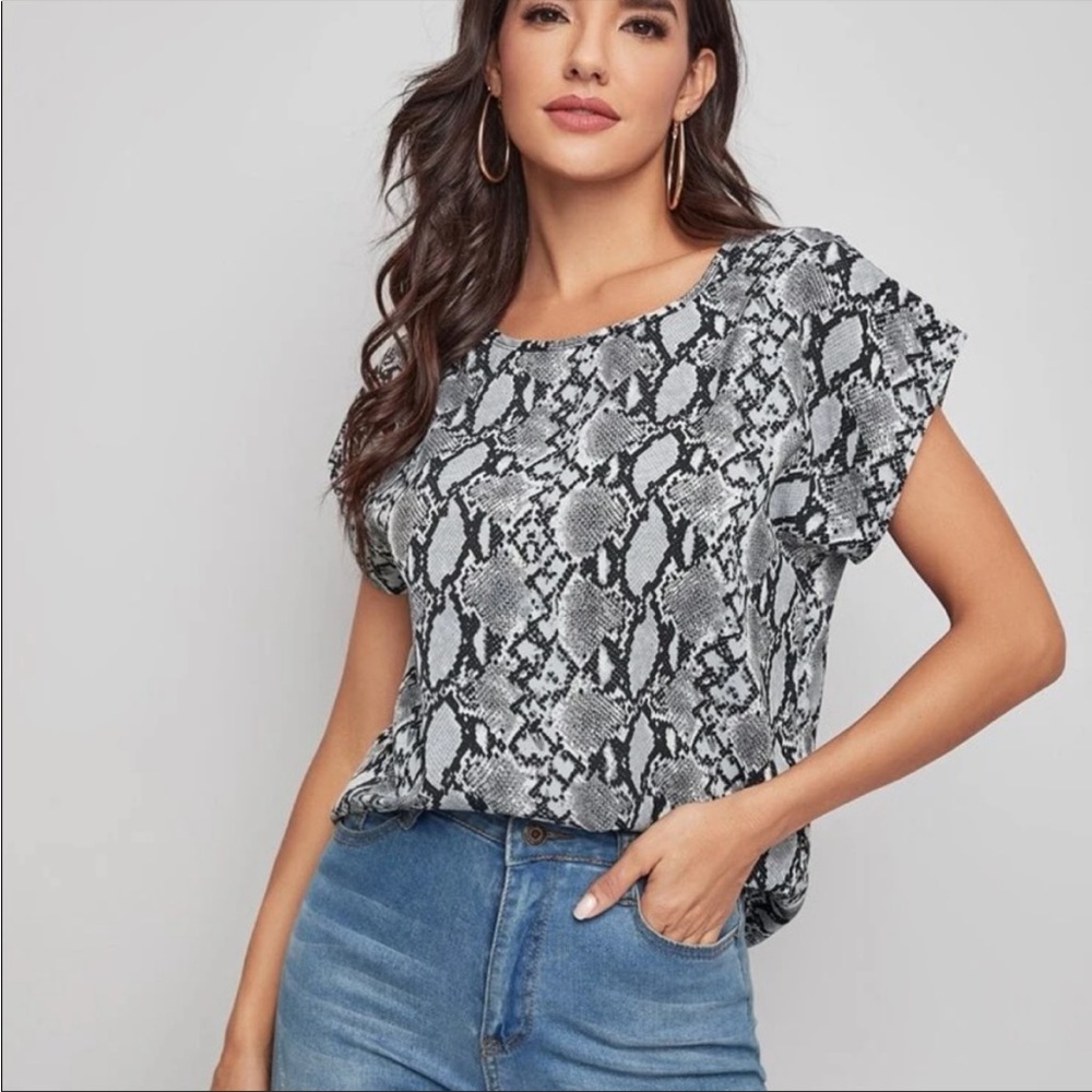 SHEIN Black and Gray Snake Print Top